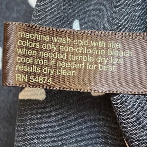 Outback Red by The Limited Black and White Sleeveless Print Blouse Top - Picture 6 of 6